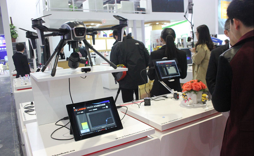 大疆Mavic 3无人机官图曝光:哈苏双摄、飞行续航40分钟